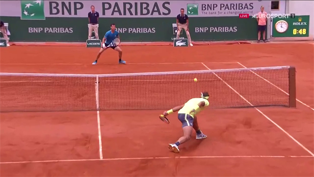 Meraviglia di Rafa Nadal: recupero e palla corta, il punto più bello del primo set della finale Meraviglia di Rafa Nadal: recupero e palla corta, il punto più bello del primo set della finale