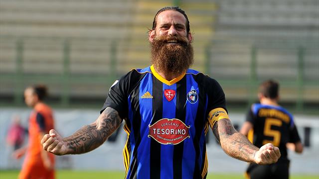 Highlander Moscardelli, la barba virale che ha riportato il Pisa in Serie B Highlander Moscardelli, la barba virale che ha riportato il Pisa in Serie B
