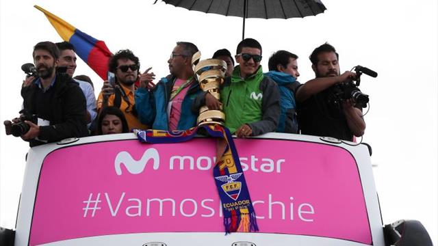 Una multitud recibe en Quito a Richard Carapaz, el héroe ecuatoriano del Giro