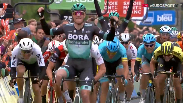 "Vittoria di prepotenza di Sam Bennett": 7° successo dell'irlandese, Ballerini è 3° "Vittoria di prepotenza di Sam Bennett": 7° successo dell'irlandese, Ballerini è 3°
