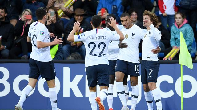Frankreich erobert Spitze zurück - Italien weiter makellos