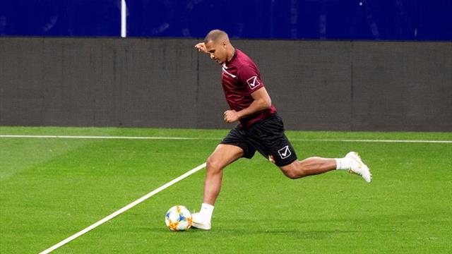 Caras alegres y sonrisas amplias en la Vinotinto a su llegada a Porto Alegre