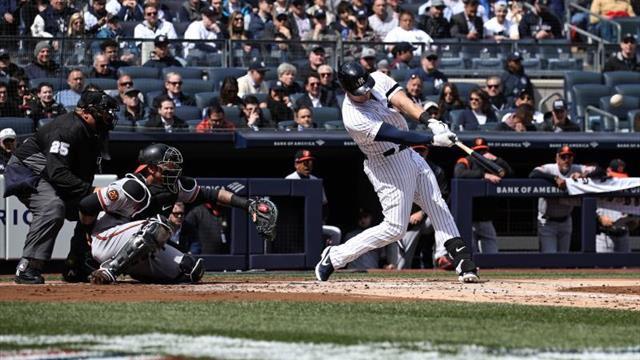 12-5. Urshela y Voit jonronean contra los Mets