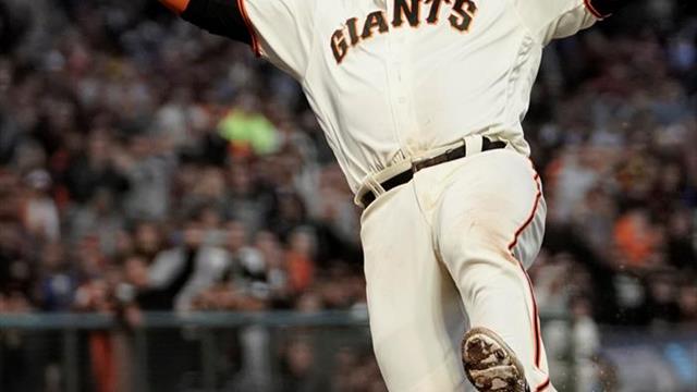 6-5. Sandoval conecta de sacrificio en victoria de los Gigantes