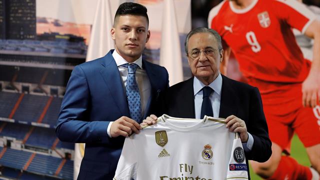 Florentino promete más fichajes en la presentación de Jovic: "Reaccionaremos con fuerza" Florentino promete más fichajes en la presentación de Jovic: "Reaccionaremos con fuerza"