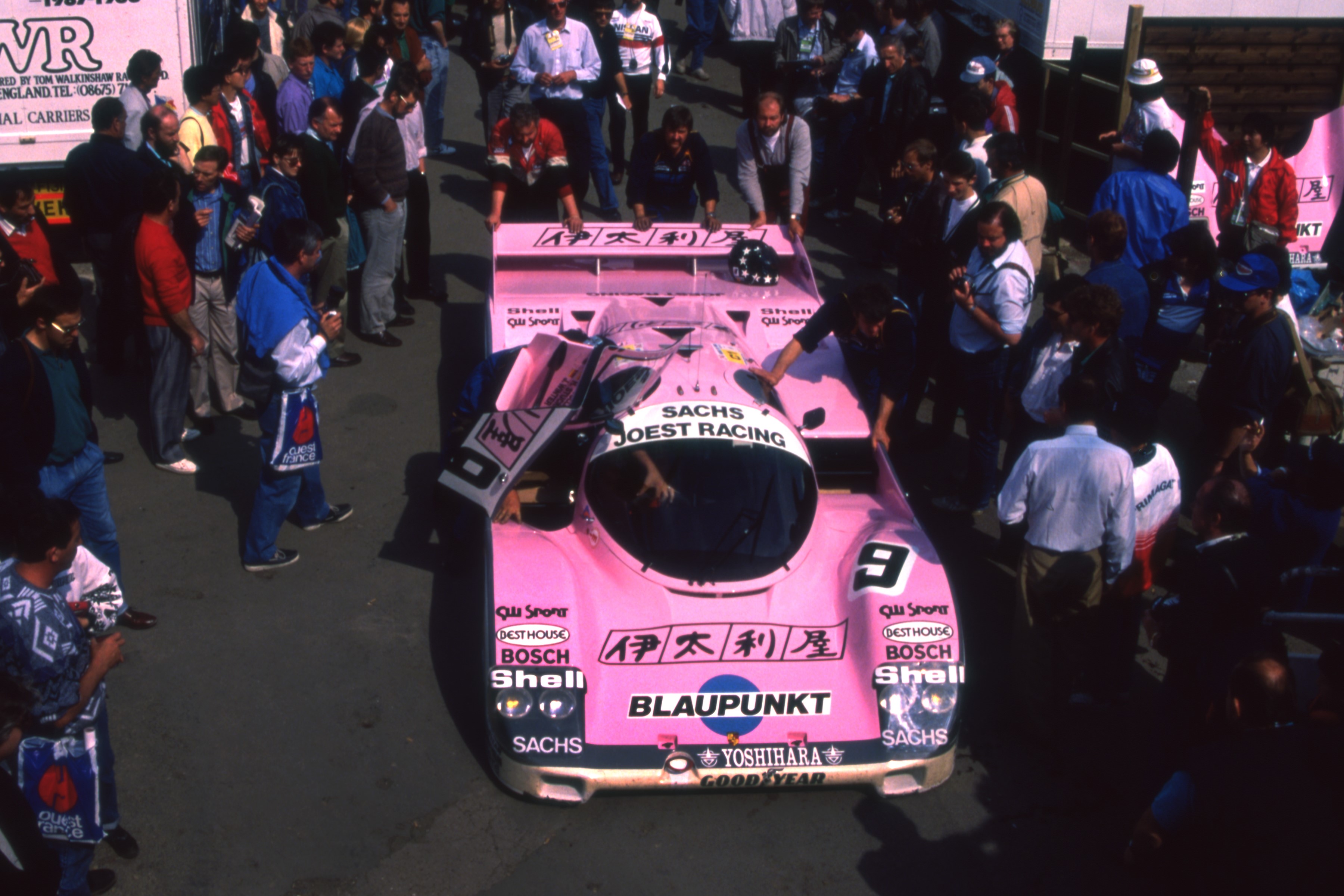 La Porsche 962C Joest n°9 de Bob Wollek et Hans Stuck  aux 24 Heures du Mans 1989