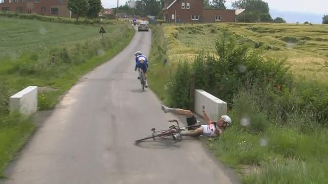 Campenaerts crashes attempting to stick to Evenepoel's wheel Campenaerts crashes attempting to stick to Evenepoel's wheel