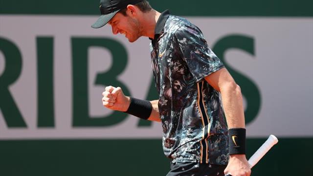 Jarry da la sorpresa al eliminar a Tsitsipas