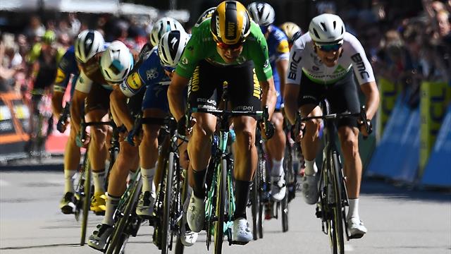 Van Aert les a avalés un par un dans la dernière ligne droite Van Aert les a avalés un par un dans la dernière ligne droite