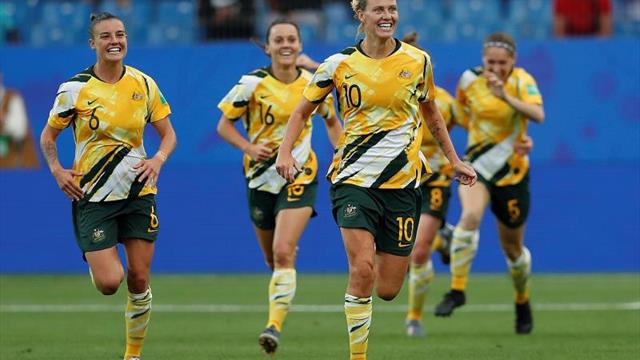3-2. Australia hunde a Brasil tras el descanso