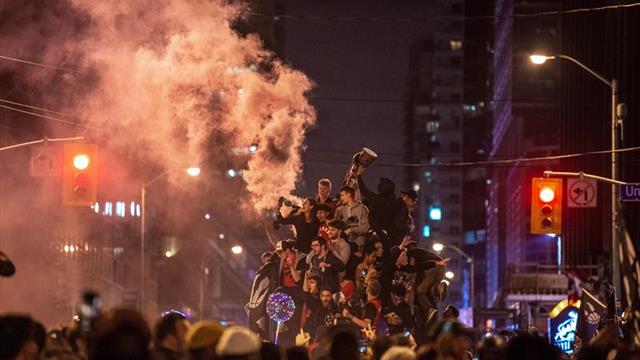 Decenas de miles de personas celebran en Toronto el triunfo de los Raptors
