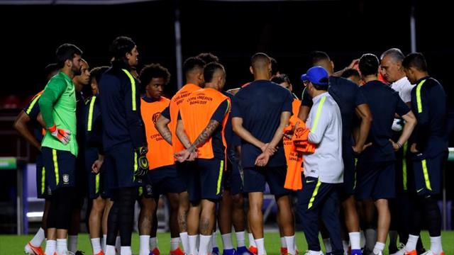 Brasil finaliza su último entrenamiento con la incógnita de Allan o Fernandinho