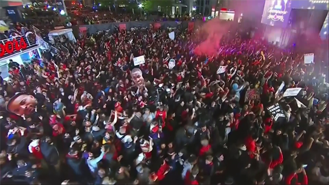 Raptors campioni: parte la festa dei tifosi per le vie di Toronto Raptors campioni: parte la festa dei tifosi per le vie di Toronto