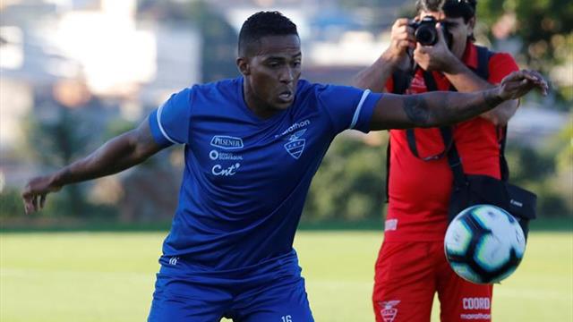 Antonio Valencia se entrena aparte a dos días del Uruguay-Ecuador