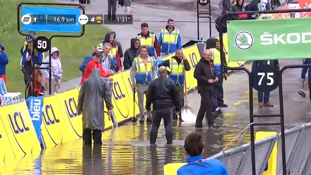 Dauphiné (7ª etapa): El peligroso estado de la meta a causa de la lluvia Dauphiné (7ª etapa): El peligroso estado de la meta a causa de la lluvia