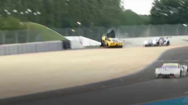 Heftiger Einschlag! Corvette kollidiert mit Amateur und scheidet aus Heftiger Einschlag! Corvette kollidiert mit Amateur und scheidet aus