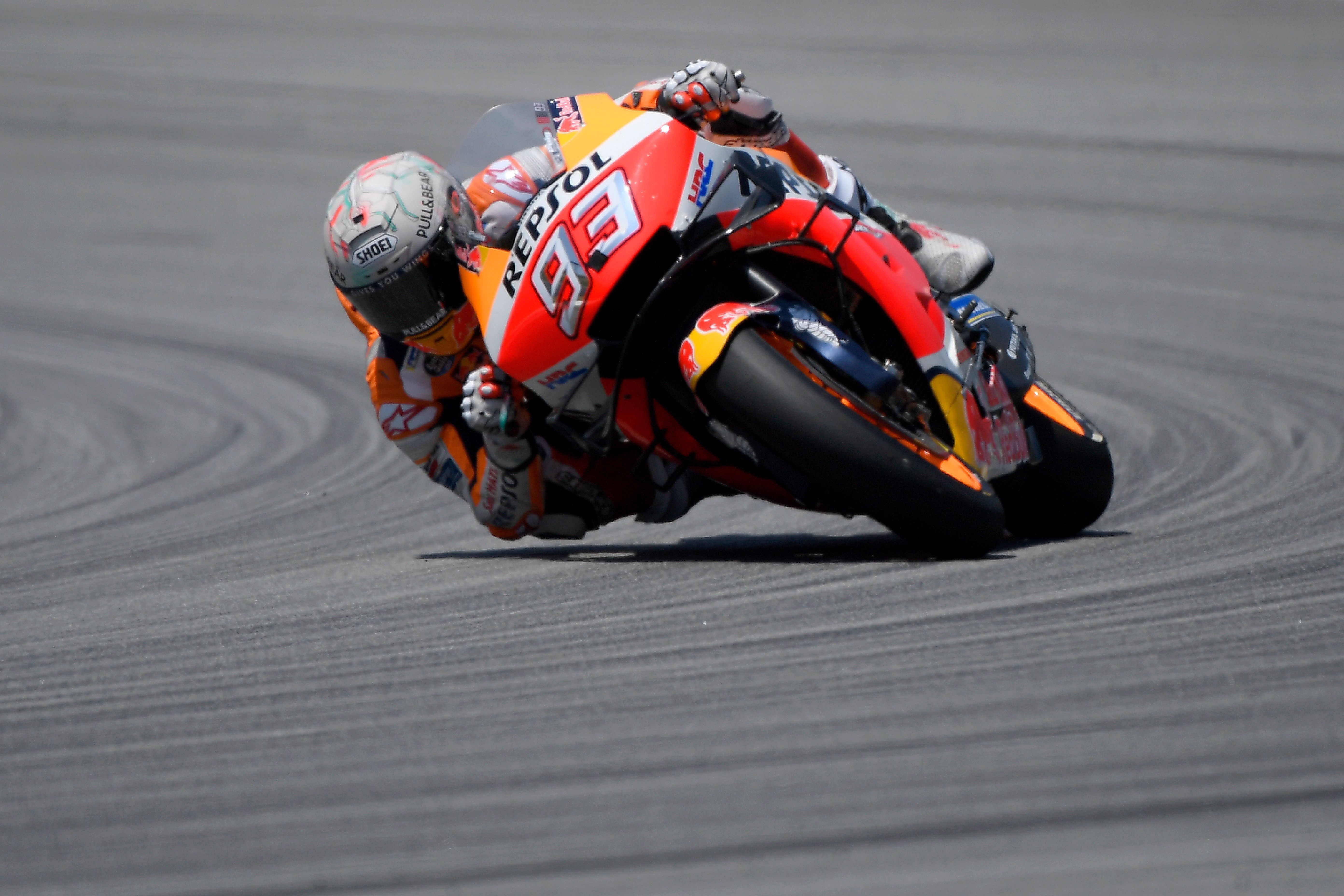 Repsol Honda Team's Spanish rider Marc Marquez rides during the Catalunya MotoGP Grand Prix race at the Catalunya racetrack in Montmelo, near Barcelona, on June 16, 2019. (Photo by LLUIS GENE / AFP) (Photo credit should read LLUIS GENE/AFP/Getty Images)