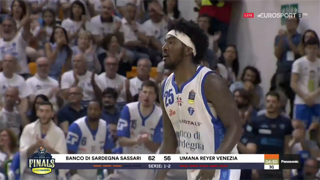 Rashawn Thomas è devastante nel terzo quarto: lui l'MVP di gara 4 Rashawn Thomas è devastante nel terzo quarto: lui l'MVP di gara 4