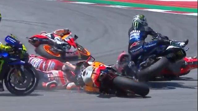 Il momento in cui Jorge Lorenzo ha fatto strike al Gp di Catalogna: per ora niente penalità!