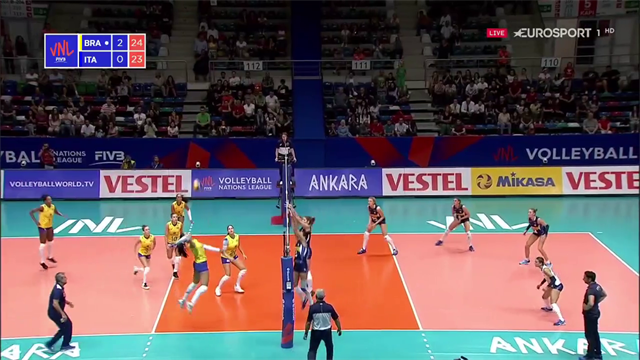 Che scambio sul match point per il Brasile! Le azzurre non mollano mai Che scambio sul match point per il Brasile! Le azzurre non mollano mai