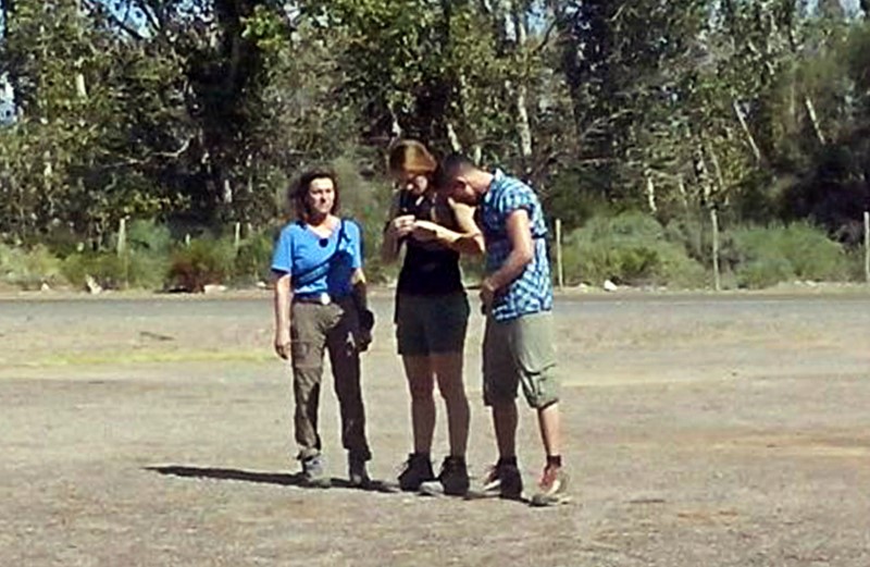 Florence Arthaud, Camille Muffat et Alexis Vastine quelques instants avant de monter dans l'hélicoptère.