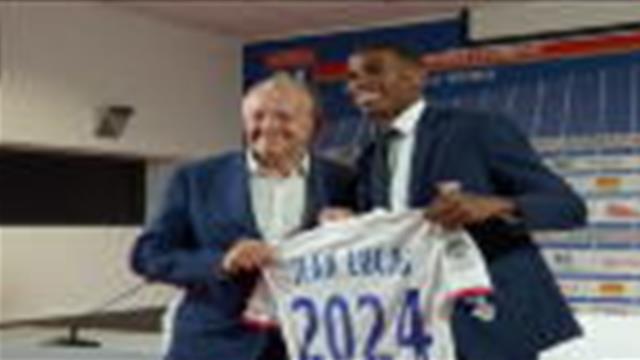 Lyon - Le jeune milieu brésilien Jean Lucas présenté devant la presse Lyon - Le jeune milieu brésilien Jean Lucas présenté devant la presse