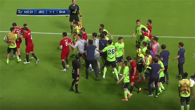 AFC Champions League, che rissa nel finale degli ottavi tra Jeonbuk Motors e Shanghai SIPG AFC Champions League, che rissa nel finale degli ottavi tra Jeonbuk Motors e Shanghai SIPG