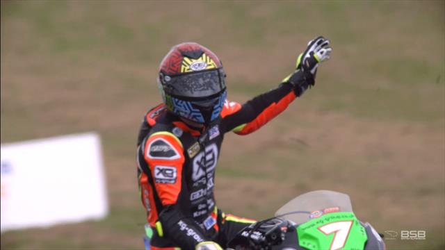 Last-lap mayhem sees Verwey win Knockhill Junior Supersport Last-lap mayhem sees Verwey win Knockhill Junior Supersport