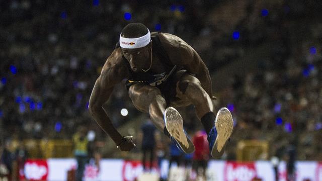 Claye établit la 3e performance mondiale de l'histoire au triple