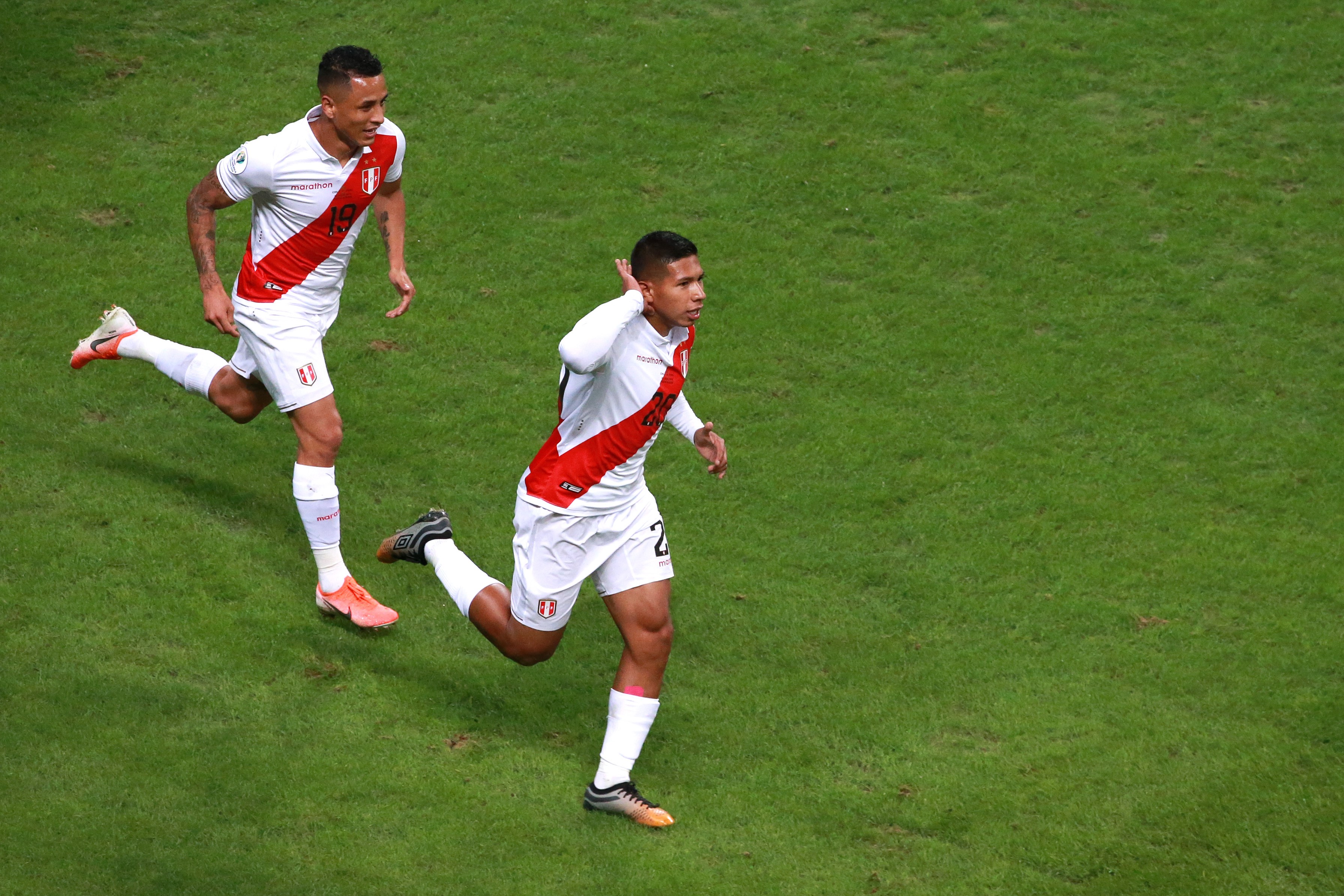 Edison Flores buteur pour le Pérou contre le Chili en demi-finale de Copa América 2019