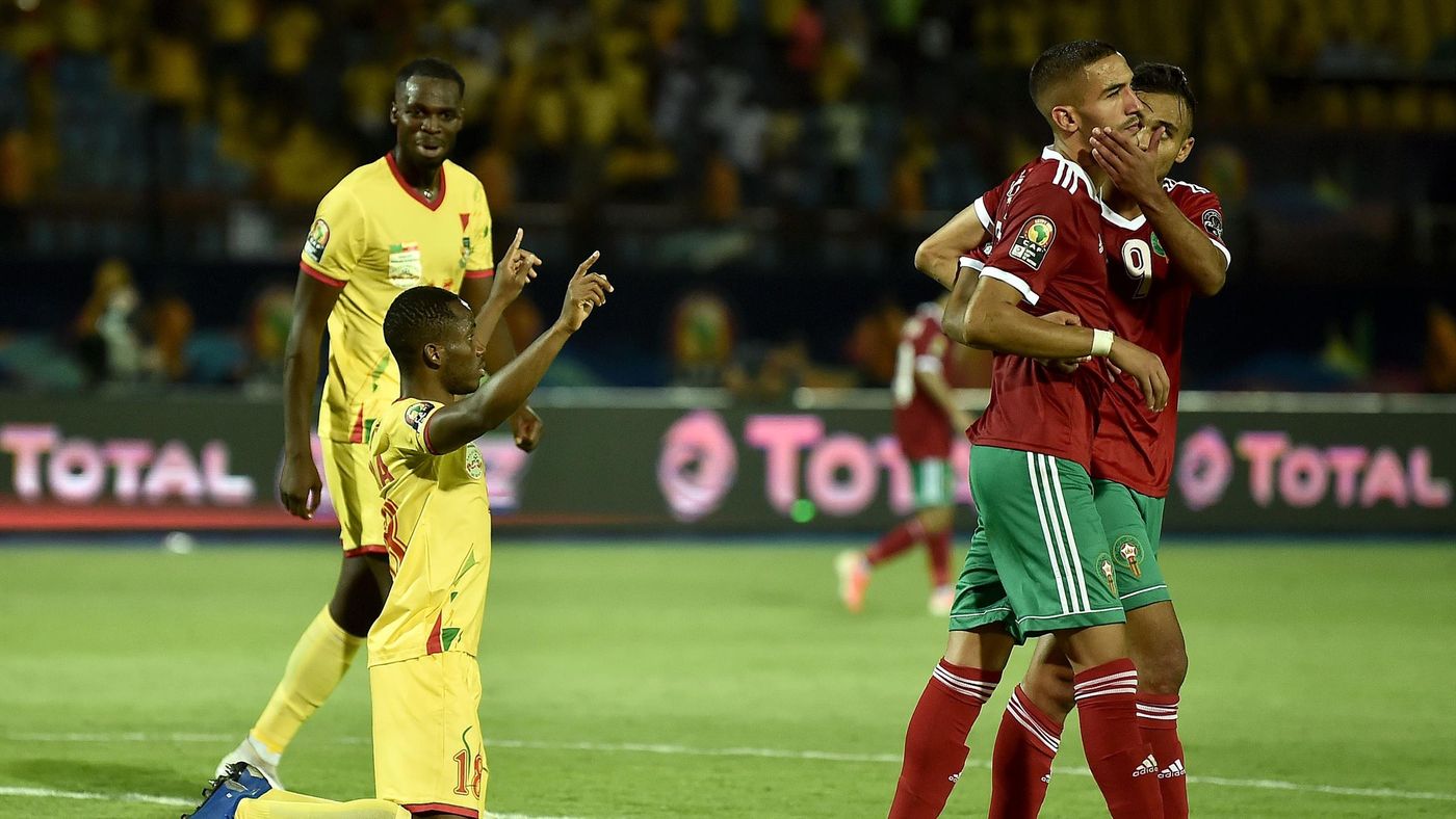 Morocco's forward Hakim Ziyech (2nd-R) reacts after missing a penalty kick as Benin's midfielder Mama Seibou celebrates during the 2019 Africa Cup of Nations (CAN) Round of 16 football match between Morocco and Benin at the Al-Salam Stadium in the Egyptia