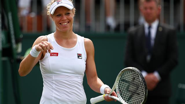 Nass gemacht! Sprinkleranlage überrascht Tennis-Doppel