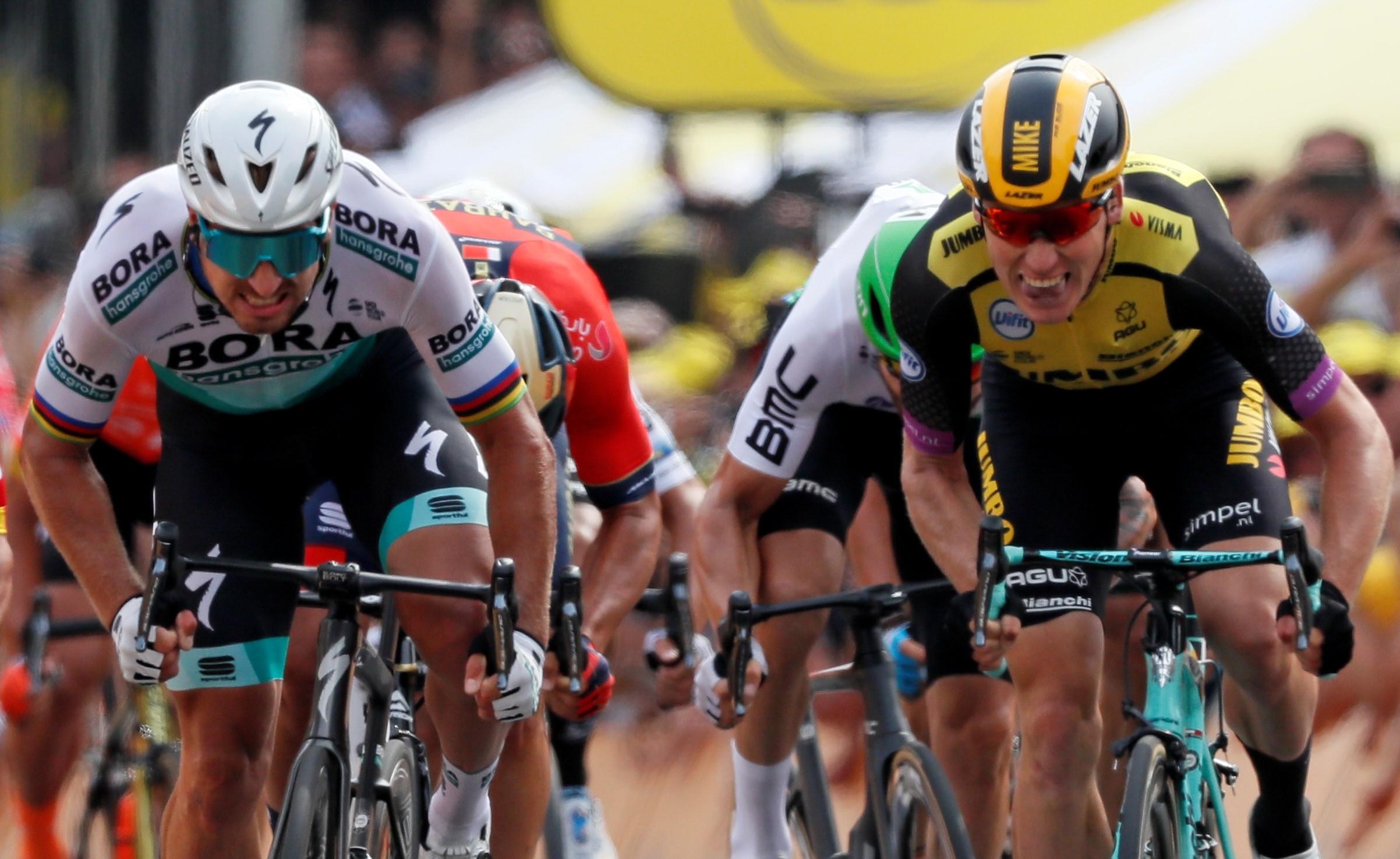 Teunissen, Sagan'ı geçerek TdF 2019'da ilk etabı kazanıyor.