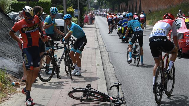 On board - Ferveur populaire et premières émotions dans le peloton On board - Ferveur populaire et premières émotions dans le peloton