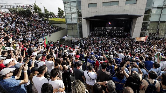 Des millers de fans pour célébrer la victoire de Monteiro à domicile en WTCR