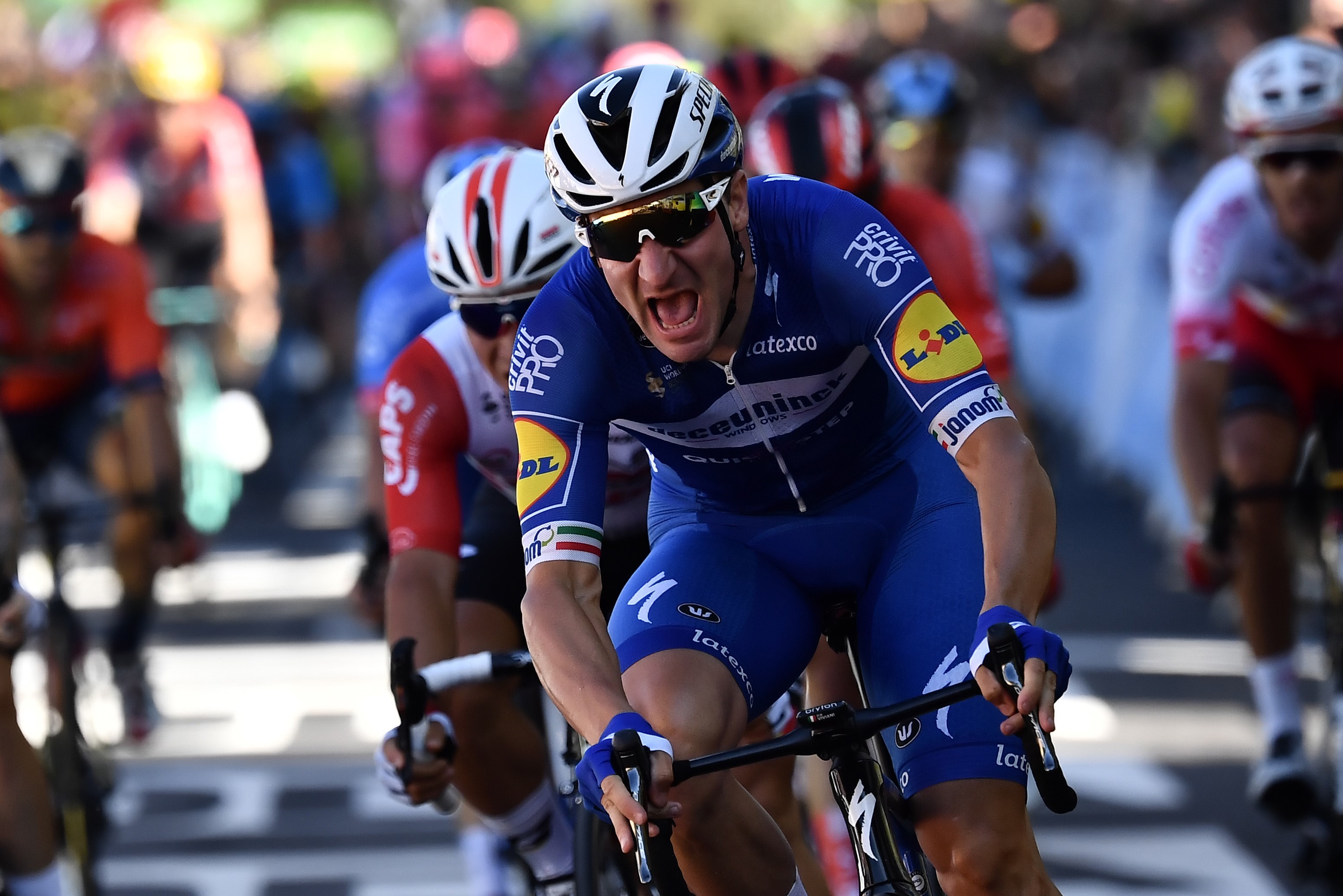 Elia Viviani, Tour'un dördüncü etabında galibiyete ulaşıyor