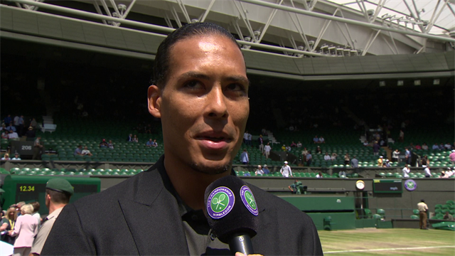 Virgil van Dijk op bezoek bij Wimbledon Virgil van Dijk op bezoek bij Wimbledon