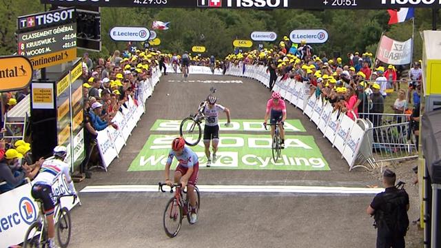 Greipel runs across finish line with bike Greipel runs across finish line with bike