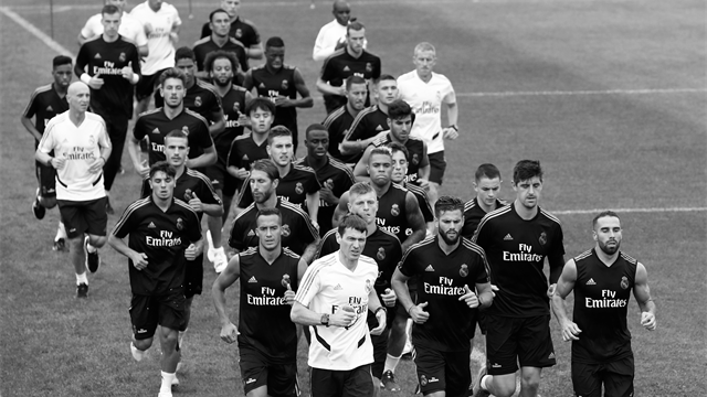 ⚽ La plantilla del Madrid guarda un minuto de silencio por el fallecimiento del hermano de Zidane