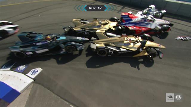 Vergne, che disastro a New York! Incidente con Massa all'ultimo giro e festa rimandata Vergne, che disastro a New York! Incidente con Massa all'ultimo giro e festa rimandata