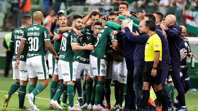 Palmeiras empata con Sao Paulo y Santos se le arrima
