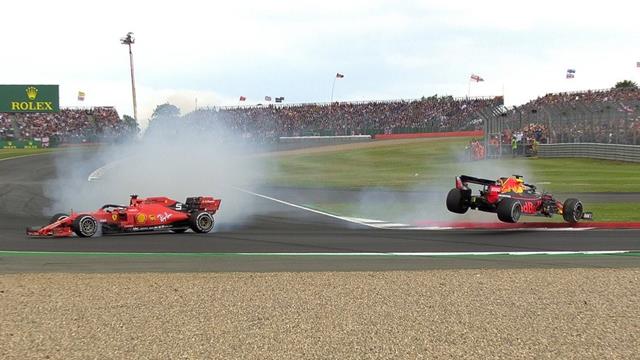 Duello con scintille a Silverstone: Sebastian Vettel tampona Max Verstappen