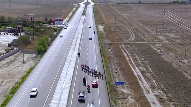 Sport Explainer: come correre controvento e far partire il ventaglio nel ciclismo Sport Explainer: come correre controvento e far partire il ventaglio nel ciclismo