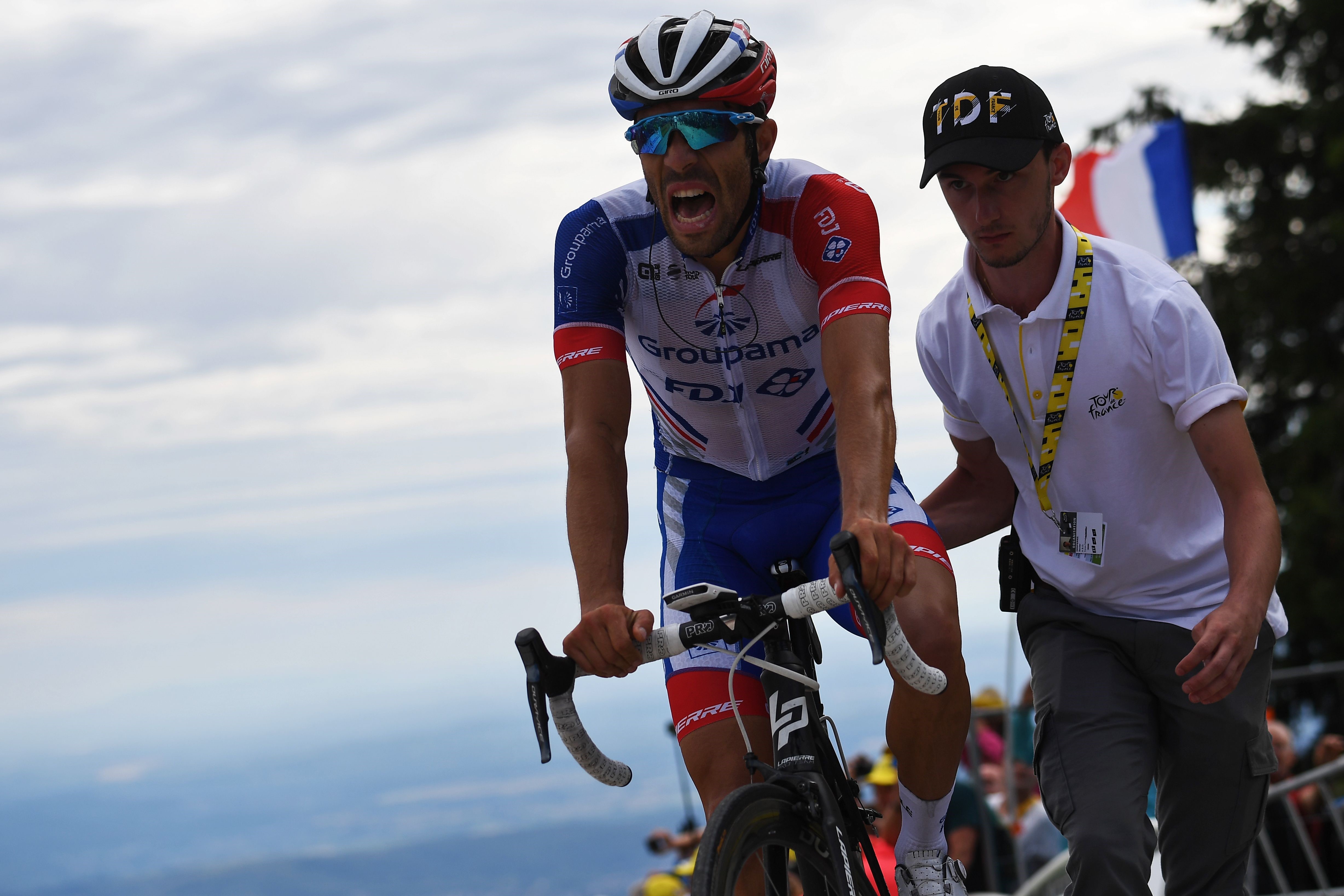 Thibaut Pinot, 2019 Tour'un 10. etabında çapraz rüzgarlar sonrası genel klasmanda 1 dakika 40 saniye kaybetti.