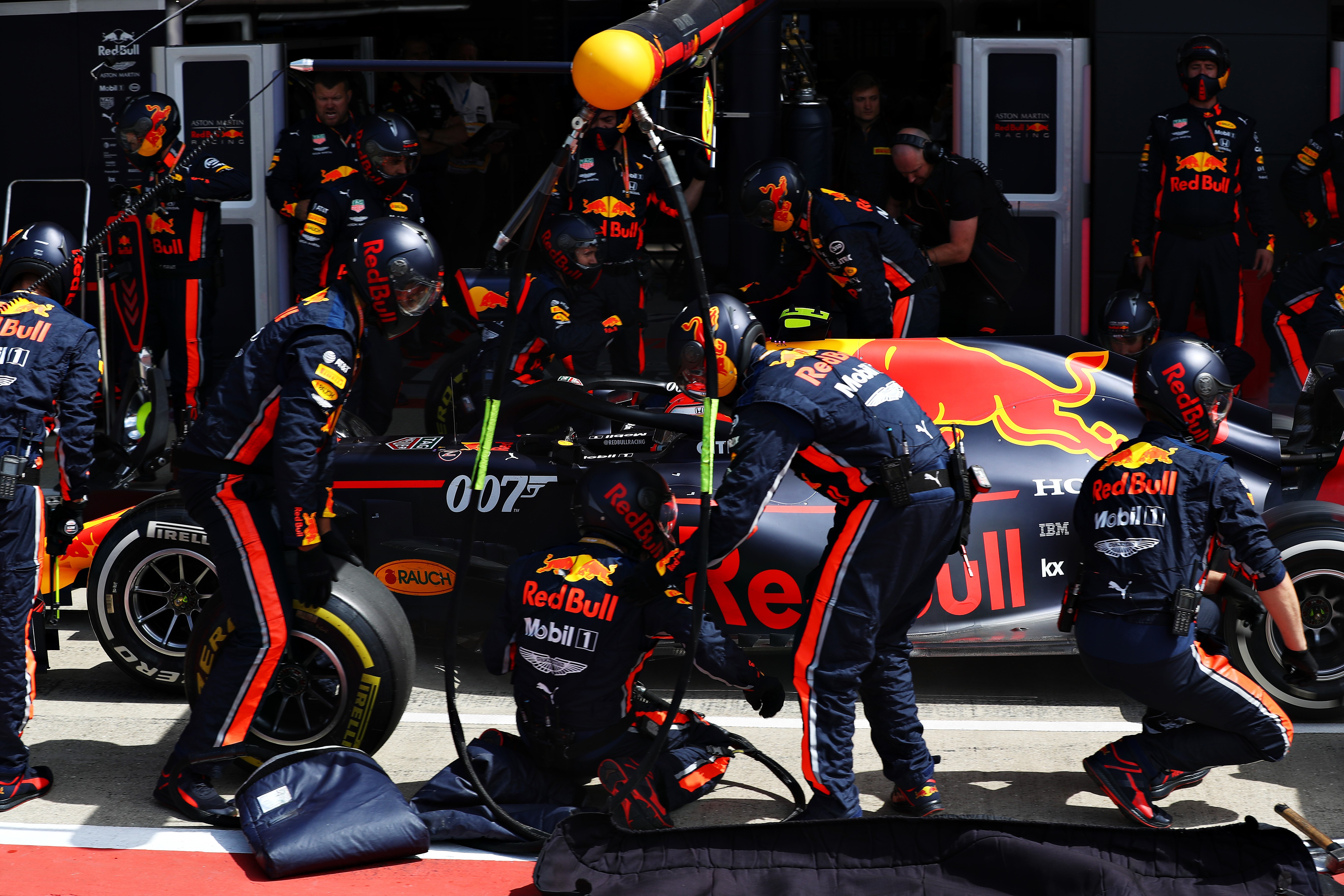Pit stop Pierre Gasly Red Bull