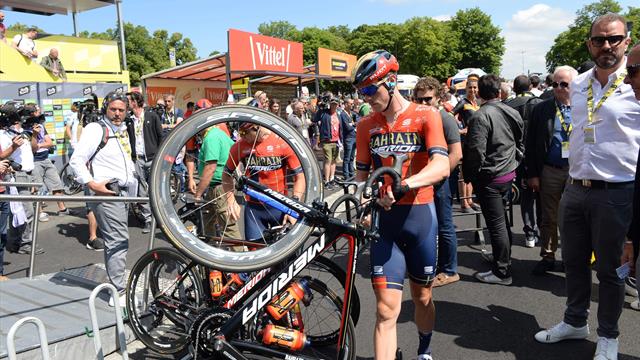 Giallo Dennis: abbandona il Tour e sparisce! La Bahrain Merida lo ritrova sul pullman