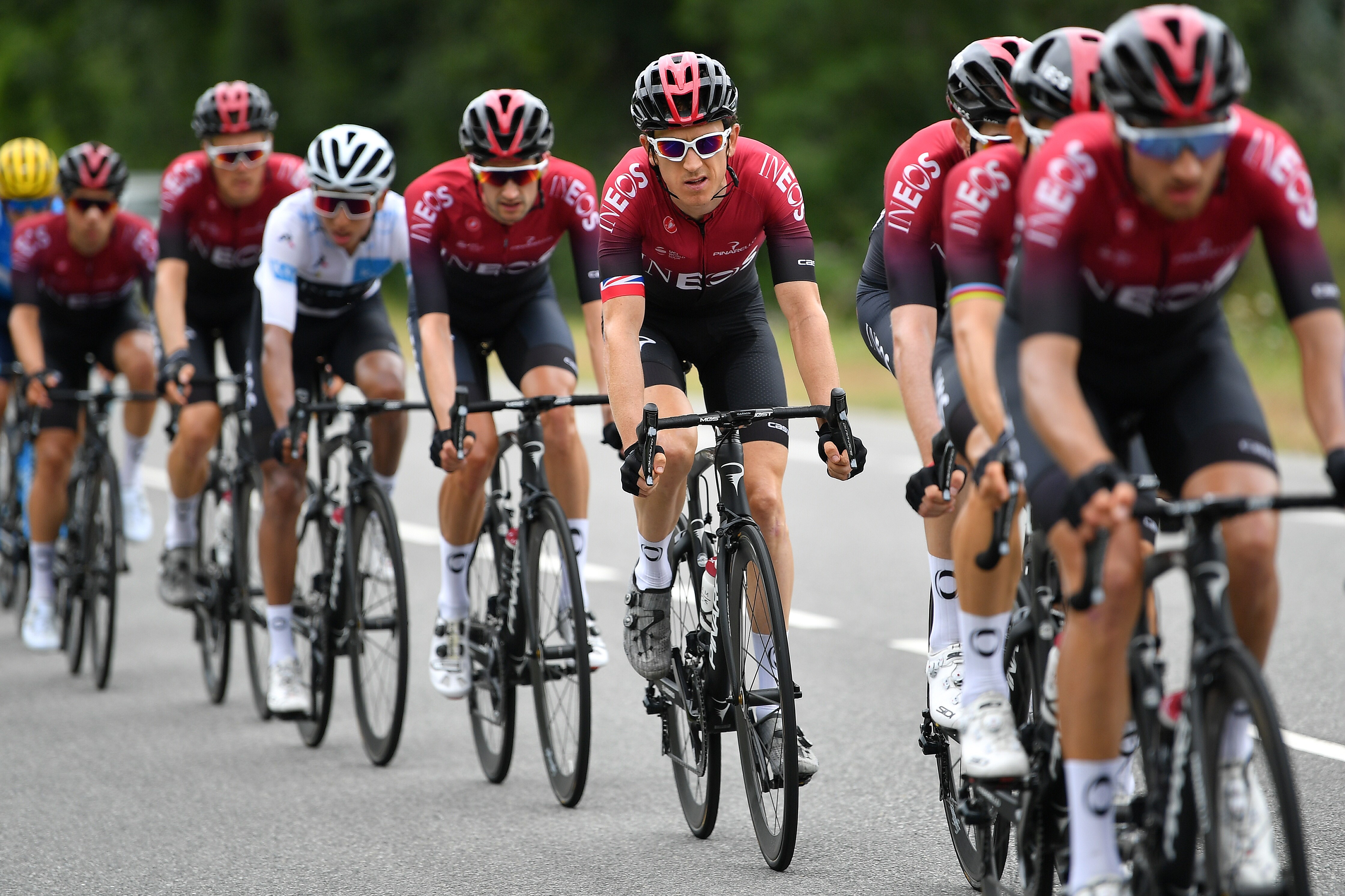 Geraint Thomas, Egan Bernal et l'équipe Ineos lors de la 12e étape du Tour de France 2019