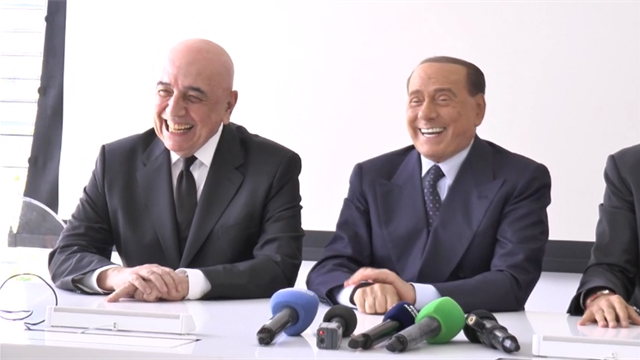 "Come a.d. del Milan...", il lapsus di Galliani scatena Berlusconi. Il siparietto a Monza "Come a.d. del Milan...", il lapsus di Galliani scatena Berlusconi. Il siparietto a Monza