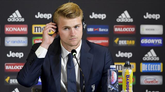 De Ligt: "Cristiano Ronaldo mi ha chiesto di venire alla Juve: è un gran complimento per me" De Ligt: "Cristiano Ronaldo mi ha chiesto di venire alla Juve: è un gran complimento per me"