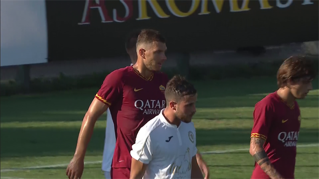 Gli highlights dell'amichevole tra Roma e Trastevere: doppietta di Dzeko, debutto di Mancini Gli highlights dell'amichevole tra Roma e Trastevere: doppietta di Dzeko, debutto di Mancini